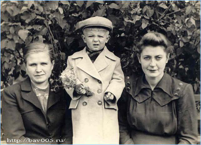 Белоусова М.И. с сыном и подругой. Тула, 1954 год: http://bav005.ru/
