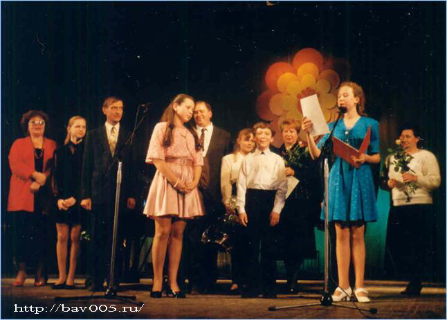 Награждение Андрея Соколова - победителя фестиваля Волшебный цветок. Тула, 2007 год: http://bav005.ru/